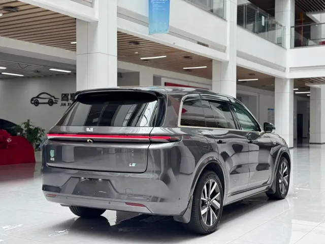 Li Auto L8 — Фото автомобиля 5