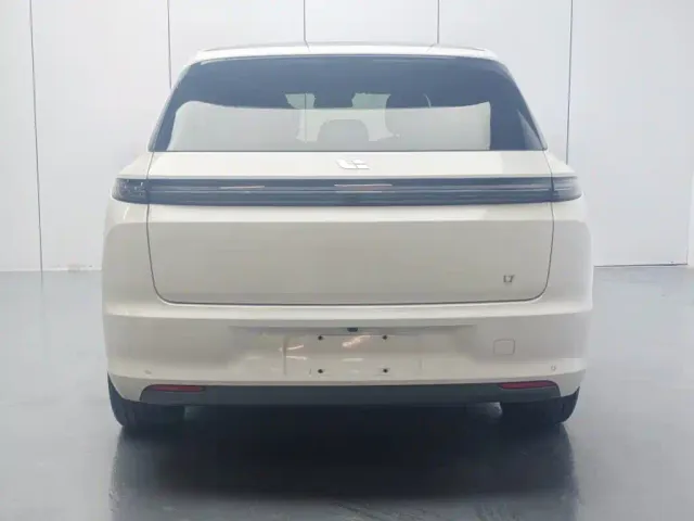 Li Auto L7 — Фото автомобиля 4