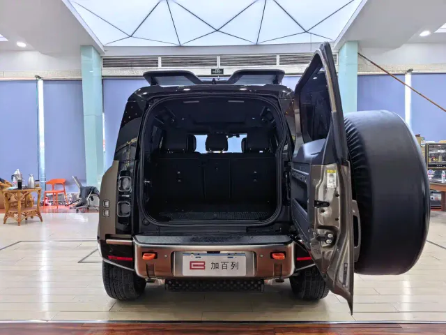 Land Rover Defender — Фото автомобиля 14
