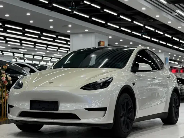 Фотография автомобиля — Tesla Model Y
