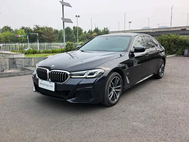 Фотография автомобиля — BMW 5 Series