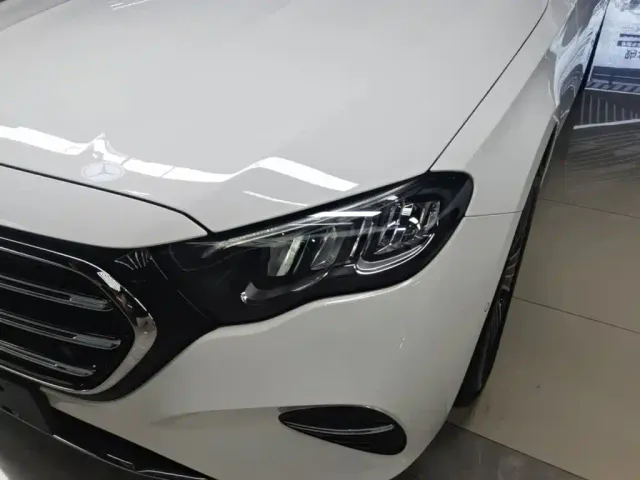 Mercedes-Benz E-Class — Фото автомобиля 23