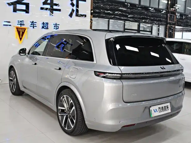 Li Auto L8 — Фото автомобиля 15