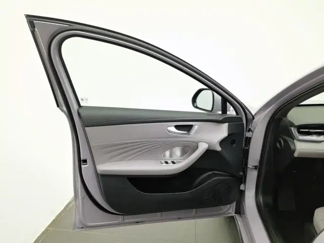 Roewe M7 DMH — Фото автомобиля 8