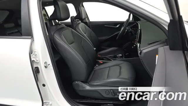 Kia Niro The All New — Фото автомобиля 17