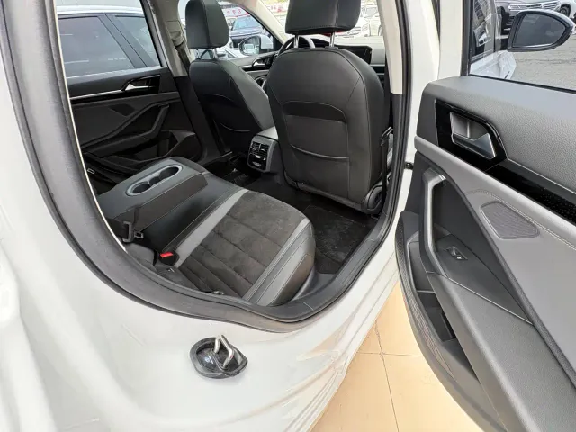 Volkswagen Sagitar — Фото автомобиля 11