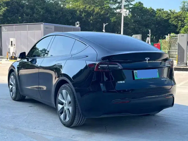 Tesla Model Y — Фото автомобиля 10