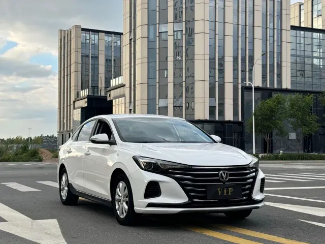 Changan Eado — Фото автомобиля 3