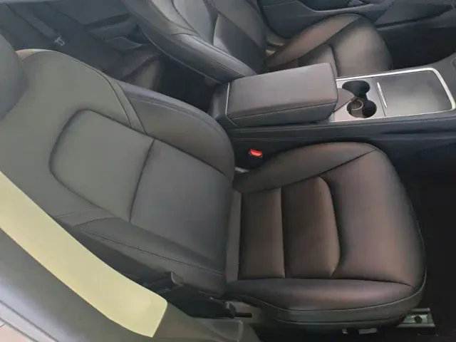 Tesla Model 3 — Фото автомобиля 24