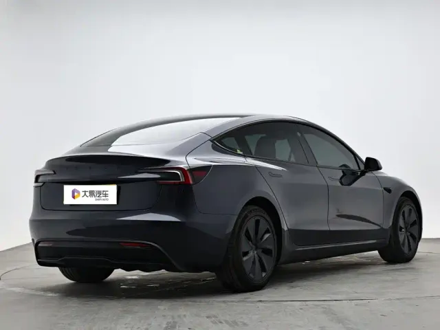 Tesla Model 3 — Фото автомобиля 3