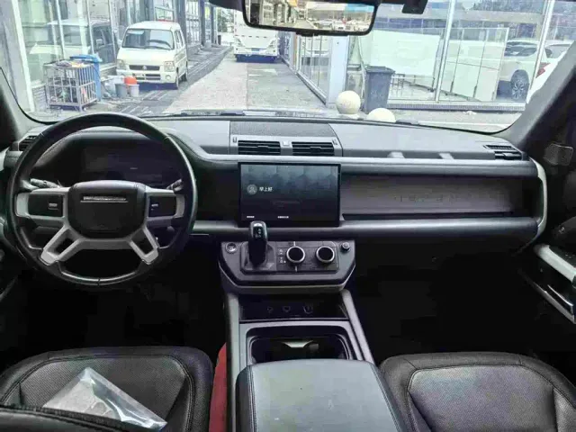 Land Rover Defender — Фото автомобиля 7