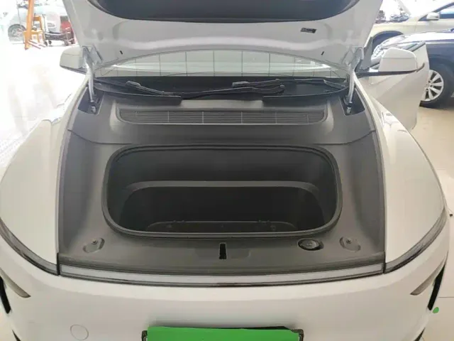 Tesla Model Y — Фото автомобиля 19