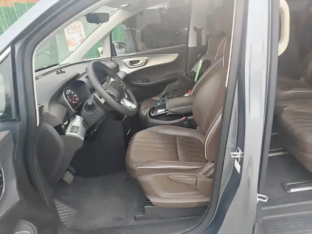 Roewe iMAX8 — Фото автомобиля 14