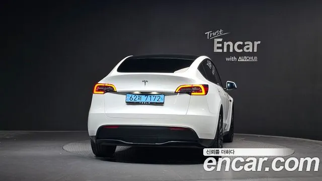 Tesla Model Y — Фото автомобиля 4