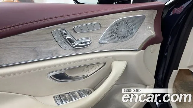 Mercedes-Benz CLS-Class — Фото автомобиля 23