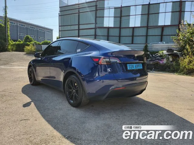 Tesla Model Y — Фото автомобиля 4