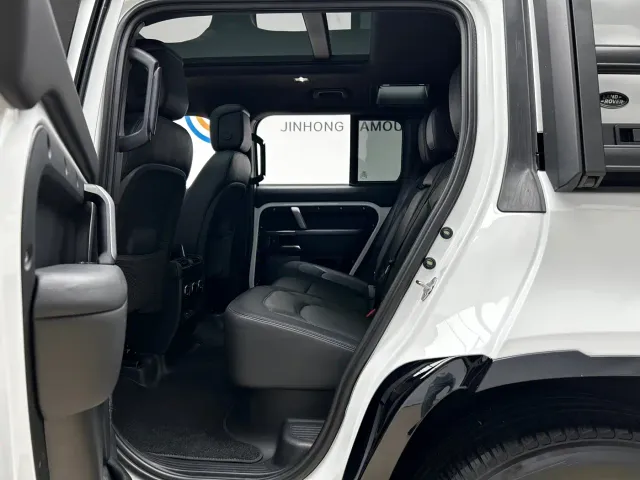 Land Rover Defender — Фото автомобиля 14