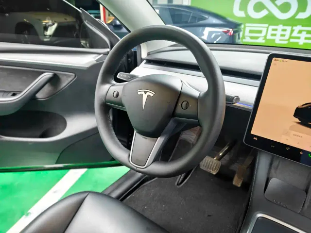 Tesla Model Y — Фото автомобиля 15