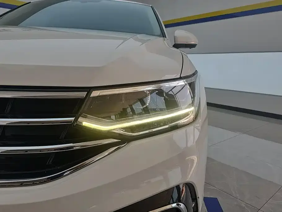 Volkswagen Tiguan L 2022 330TSI Auto 2WD R-Line Premium Edition — Фото автомобиля 5