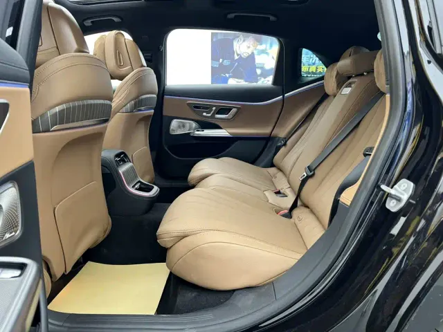 Mercedes-Benz E-Class — Фото автомобиля 21