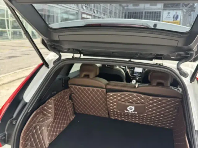 Volvo XC60 — Фото автомобиля 10