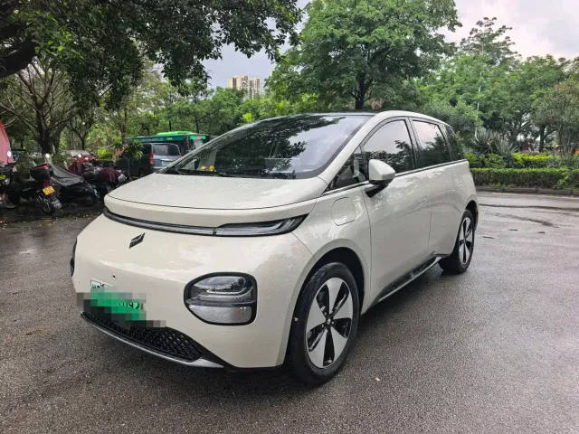 Фотография автомобиля — Baojun Cloud