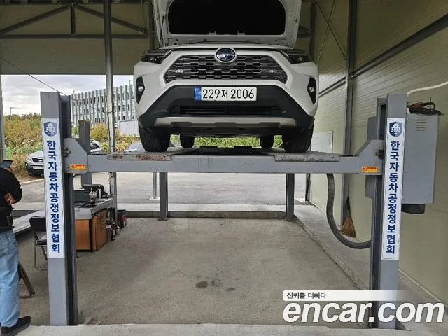 Фотография автомобиля — Toyota RAV4 5th Gen