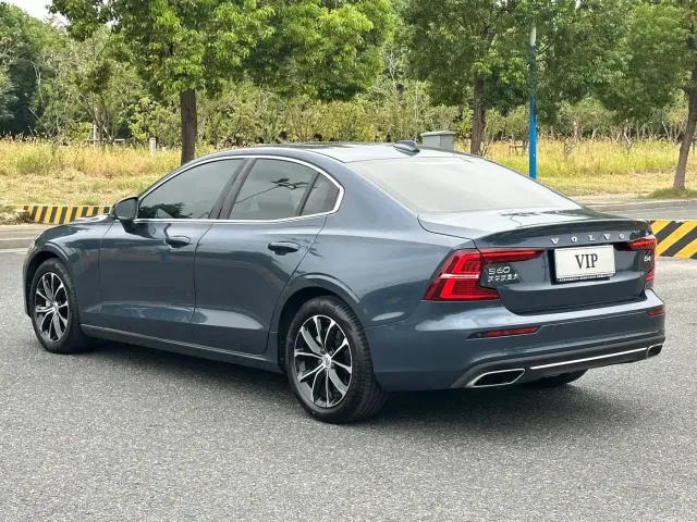 Volvo Volvo S60 2022 B4 Smart Comfort Luxury Edition — Фото автомобиля 7