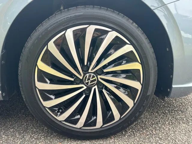 Volkswagen Lavida — Фото автомобиля 24