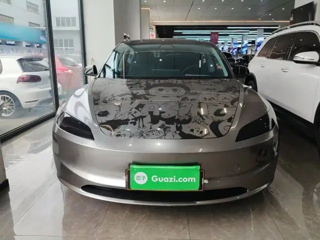 Tesla Model 3 — Фото автомобиля 2