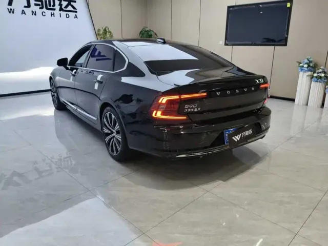 Volvo S90 — Фото автомобиля 2