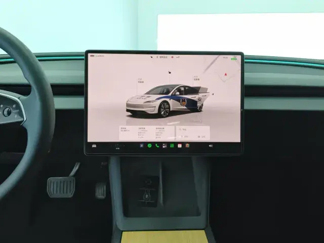 Tesla Model 3 — Фото автомобиля 13