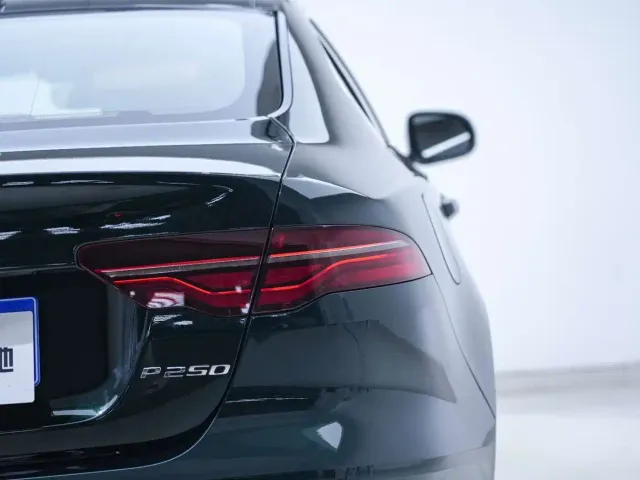 Jaguar XEL — Фото автомобиля 19