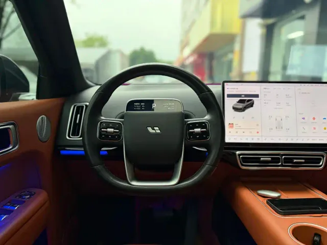 Li Auto L8 — Фото автомобиля 4