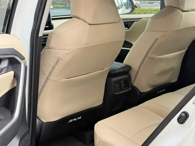 Toyota RAV4 — Фото автомобиля 8
