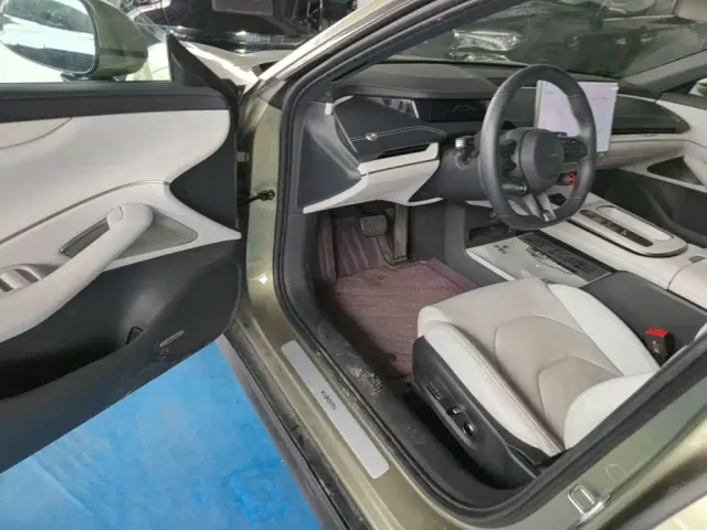 Xiaomi SU7 — Фото автомобиля 15