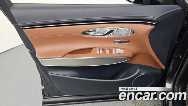 Genesis GV70 — Фото автомобиля 24