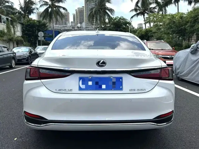 Lexus ES — Фото автомобиля 8