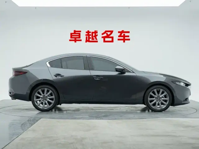 Mazda Axela — Фото автомобиля 3