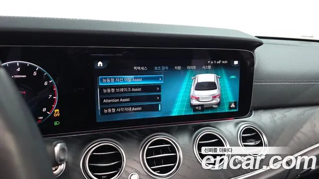 Mercedes-Benz E-Class — Фото автомобиля 14