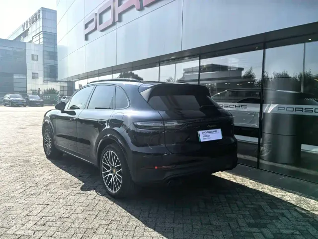 Porsche Cayenne — Фото автомобиля 9