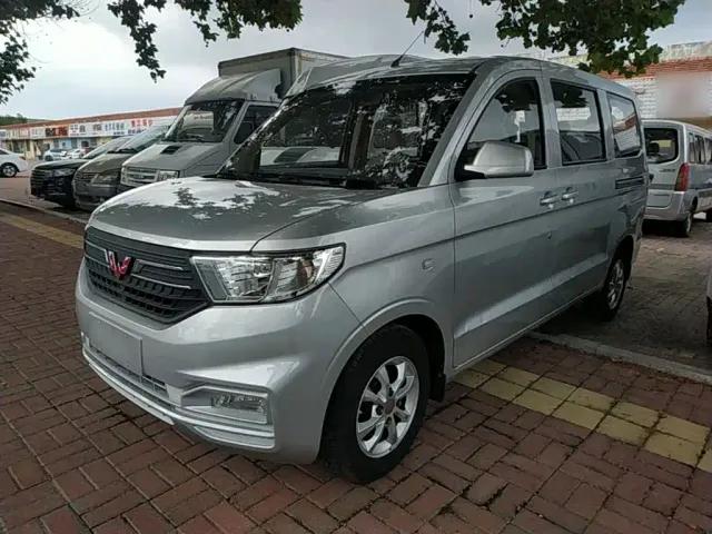 Фотография автомобиля — Wuling Hongguang V