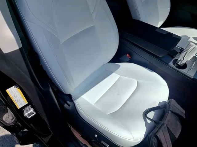 Tesla Model Y — Фото автомобиля 24