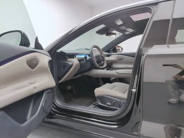 Lynk & Co Lynk & Co Z10 2025 71kWh 602km RWD Pro — Фото автомобиля 6