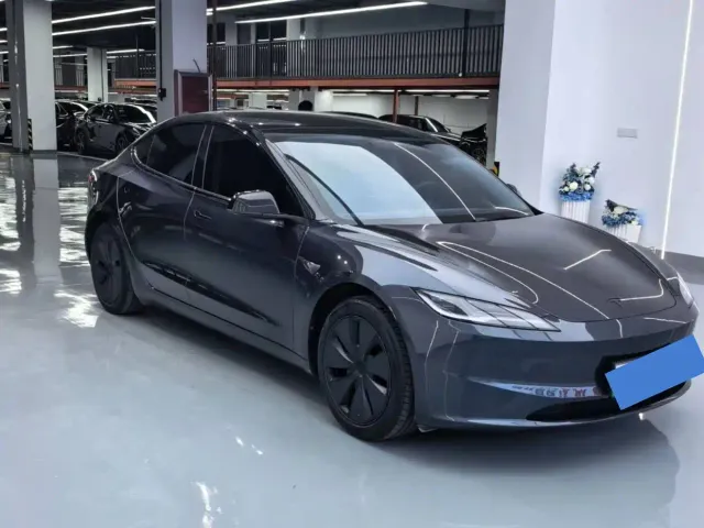 Tesla Model 3 — Фото автомобиля 3