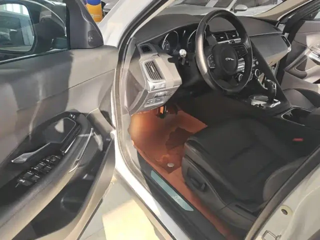 Jaguar E-PACE — Фото автомобиля 14
