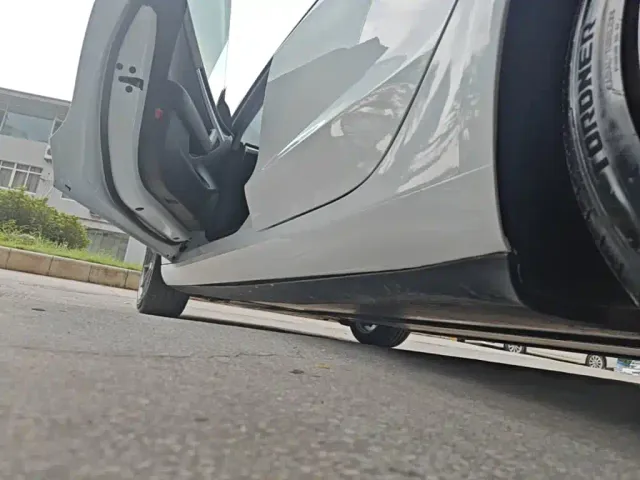 Tesla Model 3 — Фото автомобиля 21
