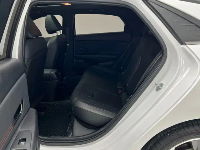 Hyundai Elantra — Фото автомобиля 8