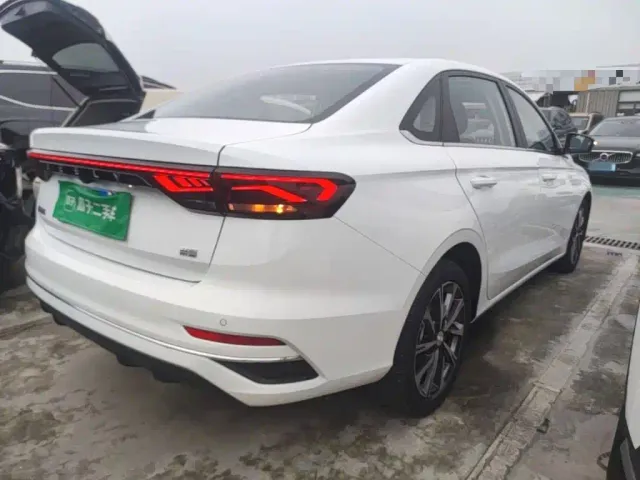 Geely Emgrand — Фото автомобиля 6