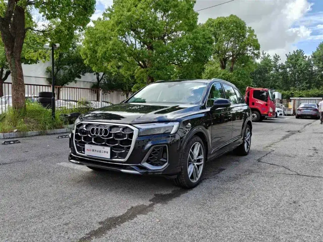 Фотография автомобиля — Audi Q7
